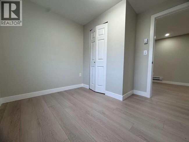 Building Photo - 6869 Gladstone St