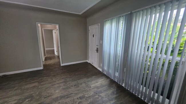 Foto del edificio - 812 N Fuller Ave