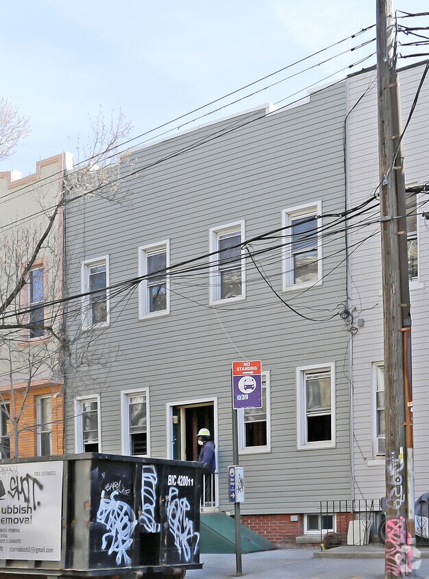 Primary Photo - 6807 Forest Ave