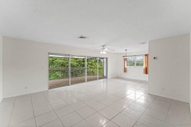 Building Photo - 408 Pine Tree Ct