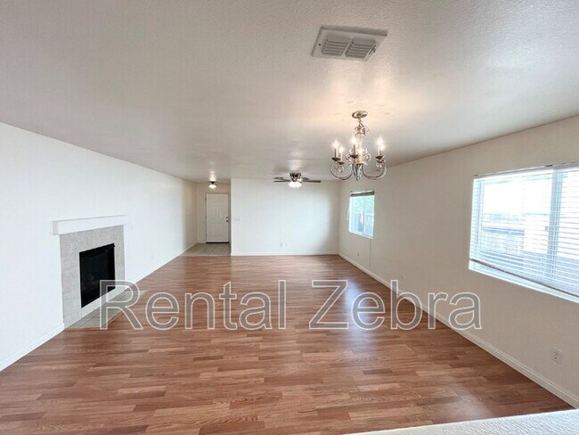 Foto del edificio - 1366 Riverside Ct