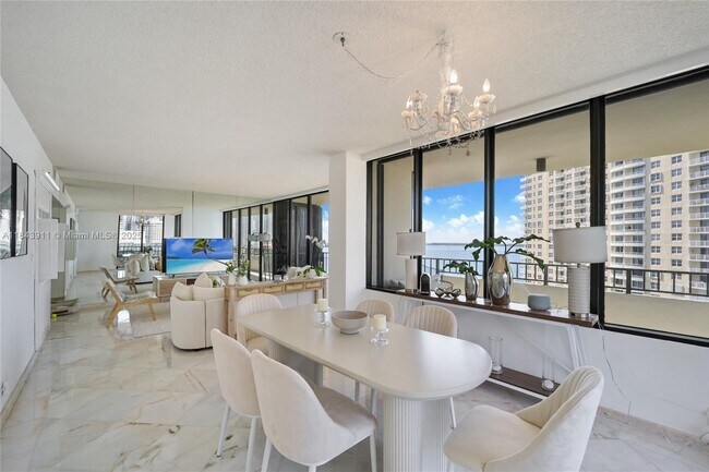 Foto del edificio - 520 Brickell Key Dr