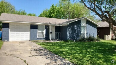 Building Photo - 1721 Continental Dr