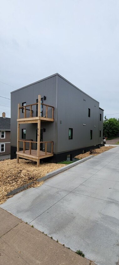 Primary Photo - 515 N Lake Ave