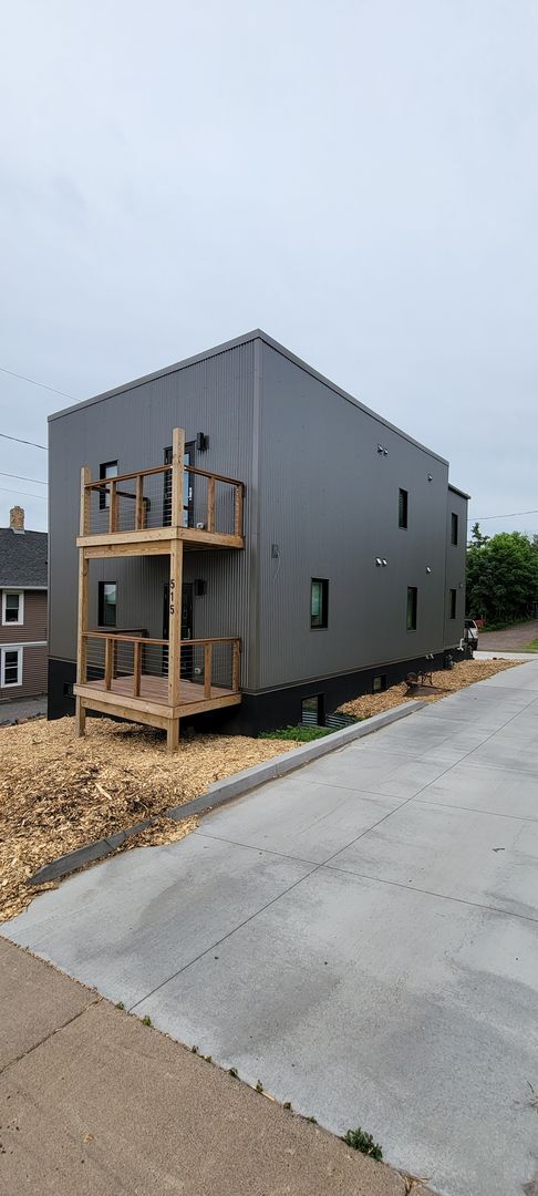 Building Photo - 515 N Lake Ave