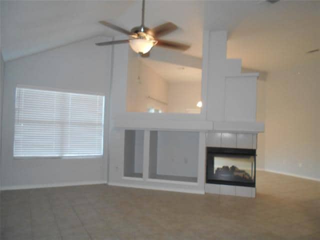 Building Photo - 1305 Greenbriar Ln