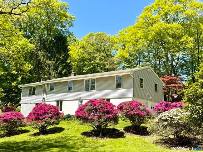 Foto del edificio - 137 Florida Hill Rd