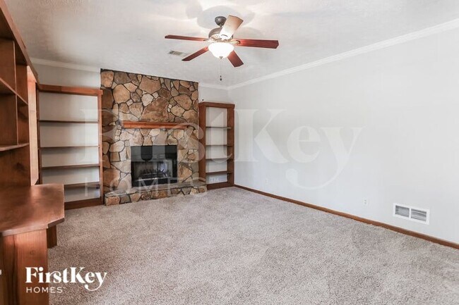 Building Photo - 240 Summerwood Ln