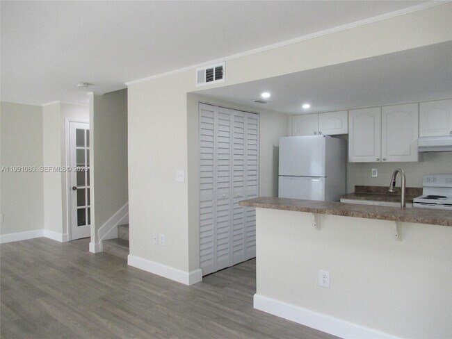 Foto del edificio - 6825 SW 45th Ln