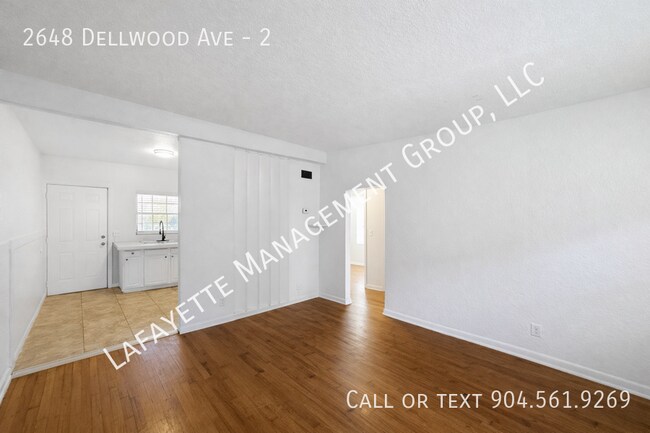 Foto del edificio - 2648 Dellwood Ave