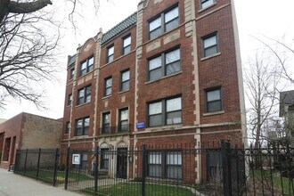 Building Photo - 4551 N Damen