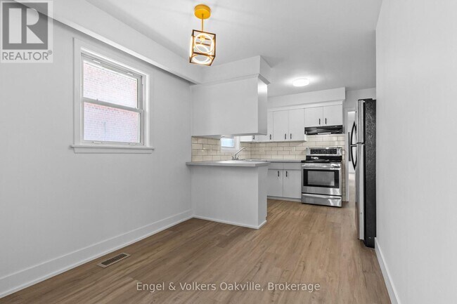 Building Photo - 939 Glencairn Ave