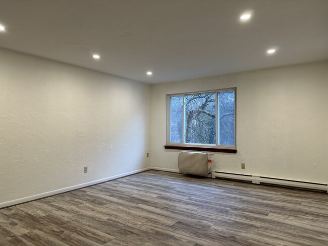 Building Photo - 288 Swanson Rd
