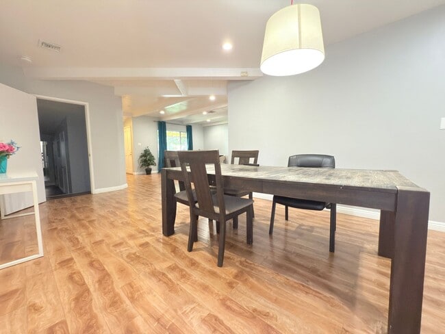 Building Photo - 4-Bedroom Home with Expansive Backyard in ...