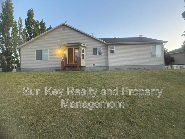 Building Photo - 134 Lakeview Dr