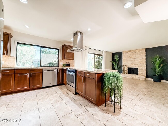 Building Photo - 8165 E Del Caverna Dr