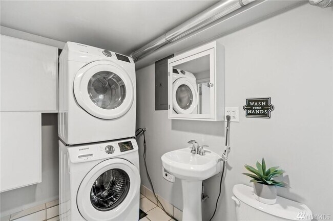 Foto del edificio - 840 SW Holden St