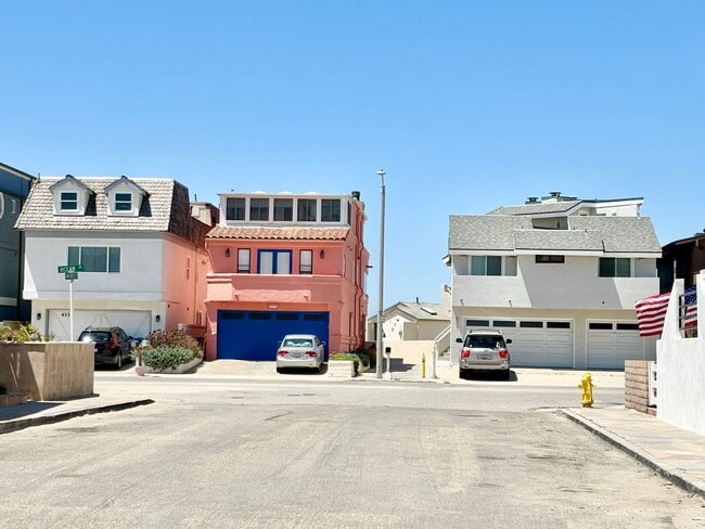 Building Photo - Silver Strand Beach | 4 Bed | 2 Bath | Bea...