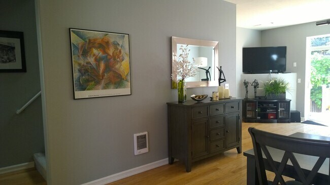 Foto del edificio - Beautiful Murrayhill Townhome with Dual Primary Suites & Private Backyard!
