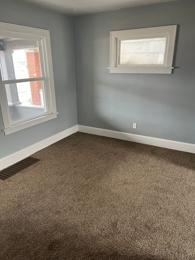 Foto del edificio - 3 Bed / 1.5 Bath Updated Home with Off-Street Parking!