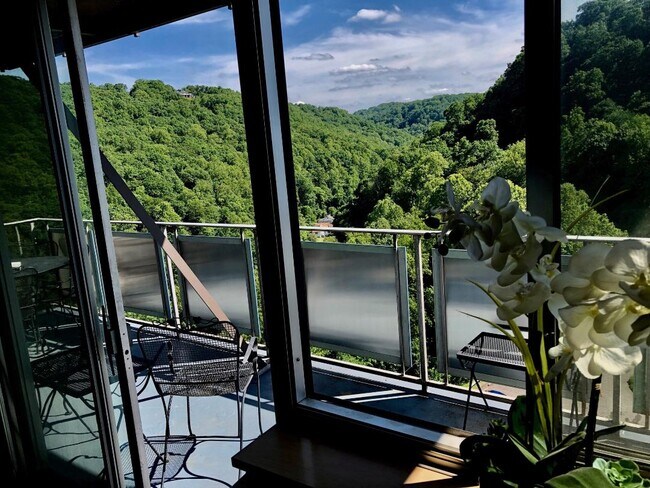 #1205 vista a la montaña - 1800 Roundhill Rd