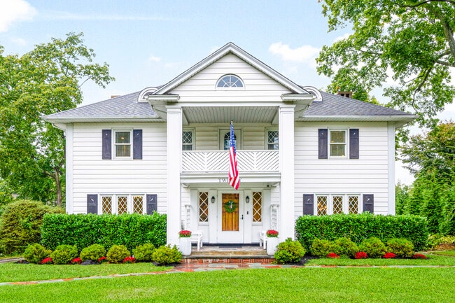 Photo - 20 Elk Ave (New Rochelle, NY) House