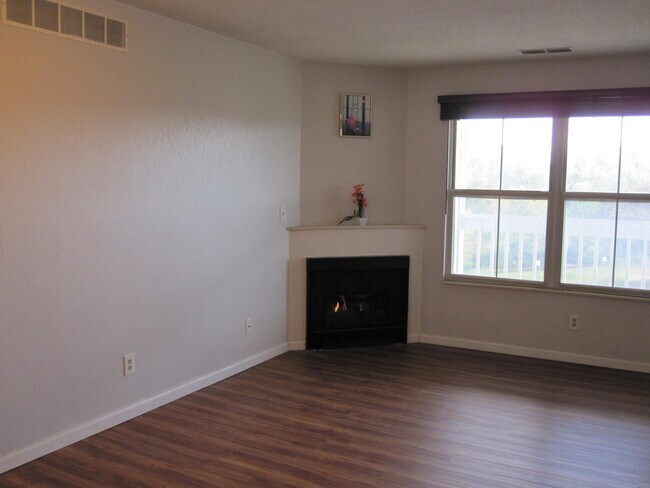 Foto del edificio - 123 Fieldcrest St