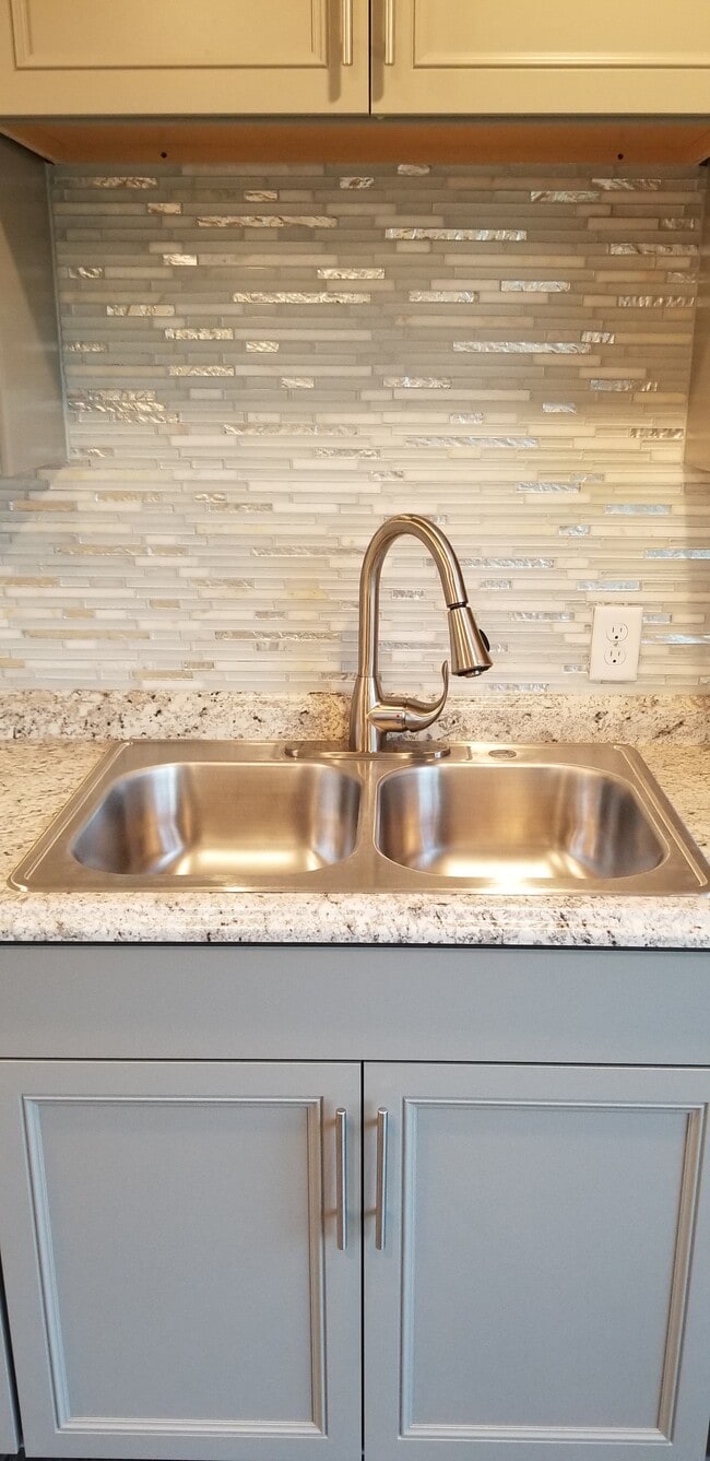 Building Photo - 1208 Beverly St