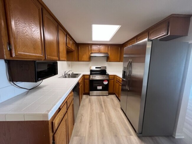 Foto del edificio - Must See! Two bedroom two bathroom condo i...