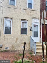 Building Photo - 555 Roberts St