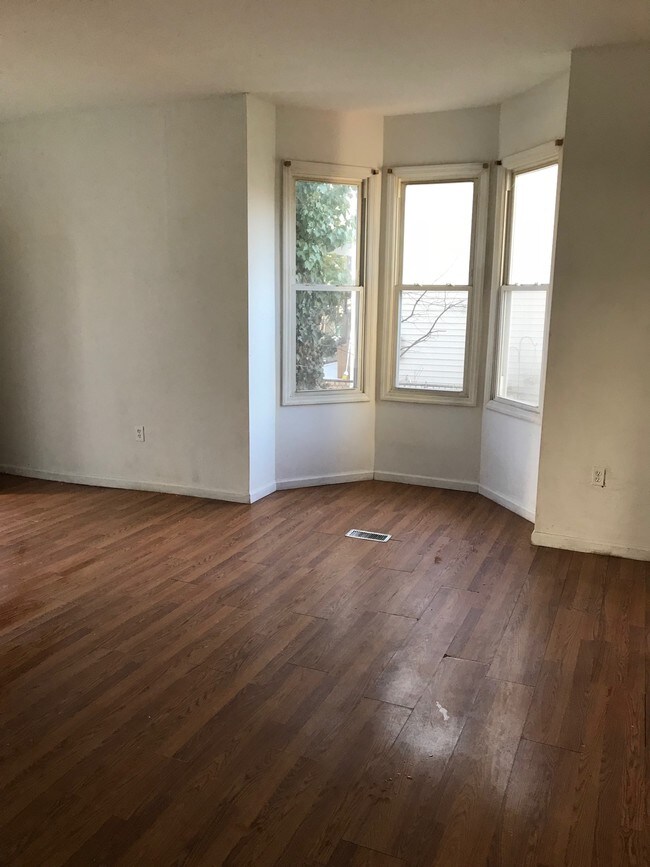 Living Room - 400 W McNeal St