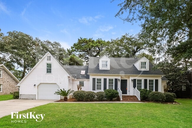 Building Photo - 2332 Vanderbilt Dr