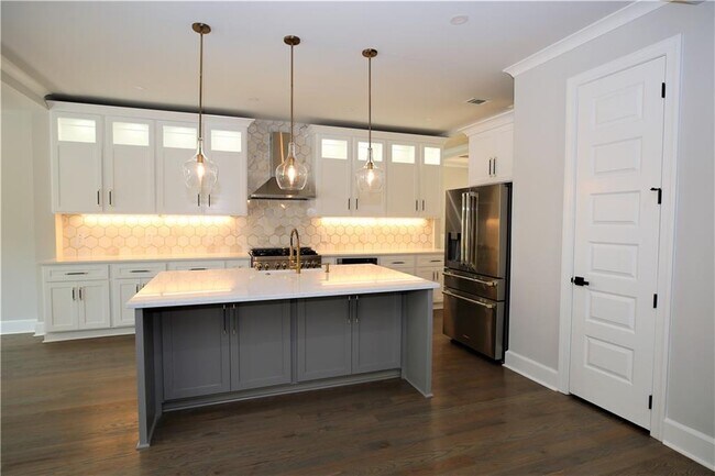 Building Photo - 957 Briarcliff Terrace NE