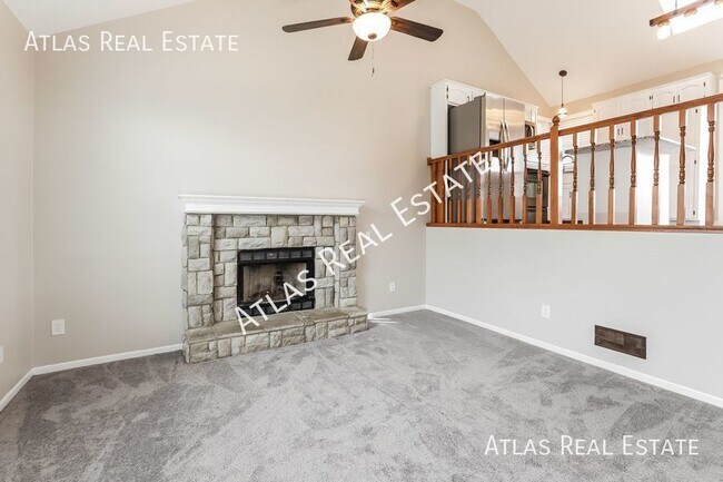 Foto del edificio - Wonderful 3 Bed/ 3 Bath split-level home i...