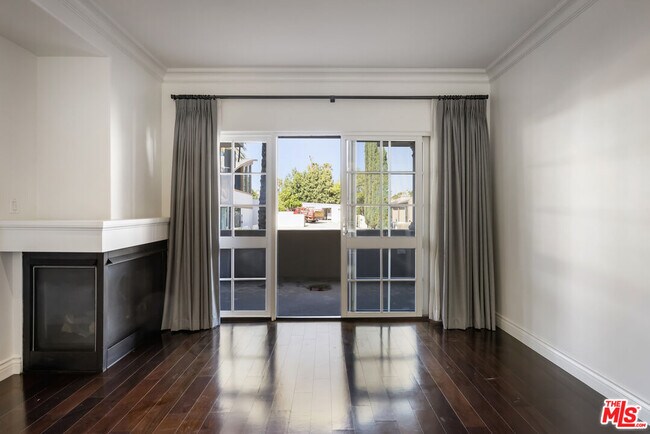Foto del edificio - 851 N San Vicente Blvd