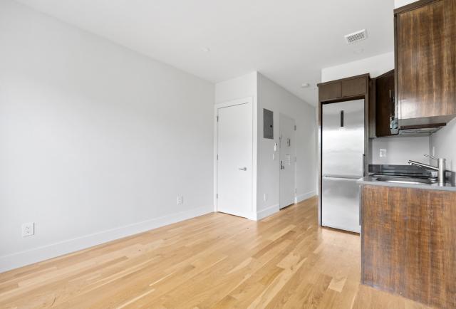 Building Photo - 1 bedroom in New York NY 10009