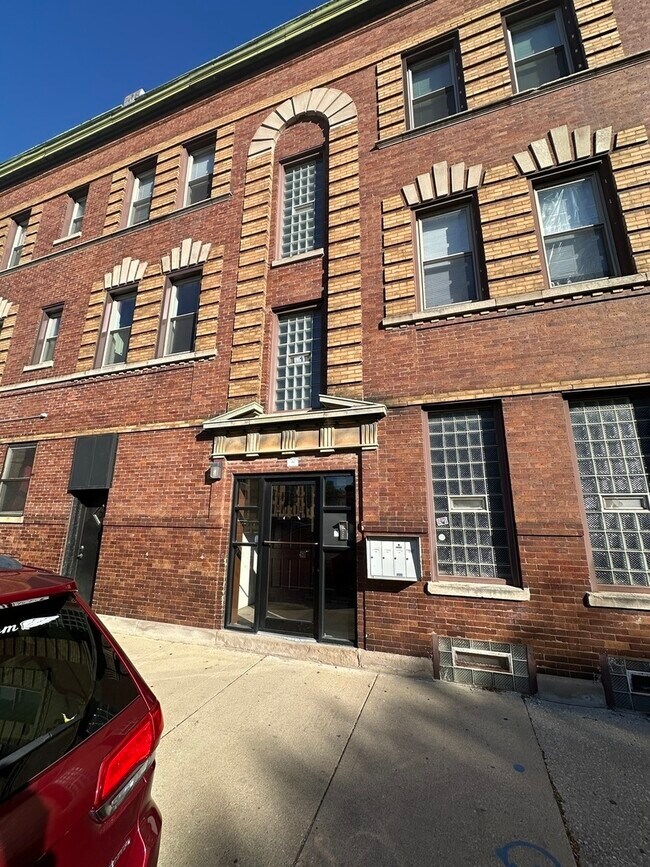 Foto del edificio - 953 N California Ave