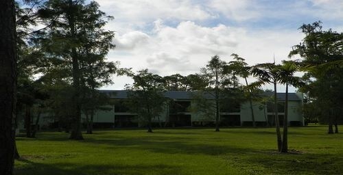 Foto del edificio - 711 Forest Club Dr