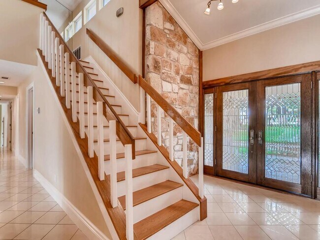 Foto del edificio - 1713 Bay Hill Dr