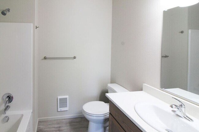 Foto del edificio - 1200 N 8th Ave