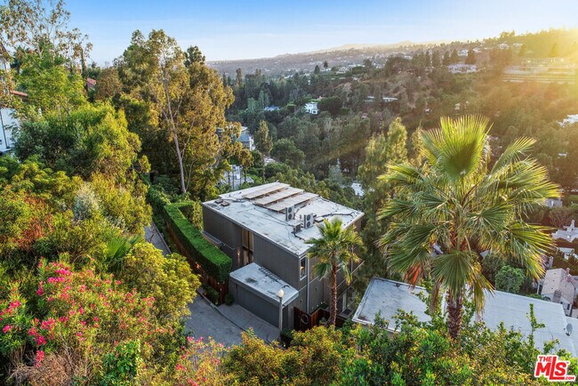 Foto del edificio - 9416 Beverlycrest Dr