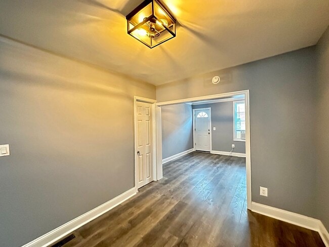 Building Photo - 76 Thorncrest Cres