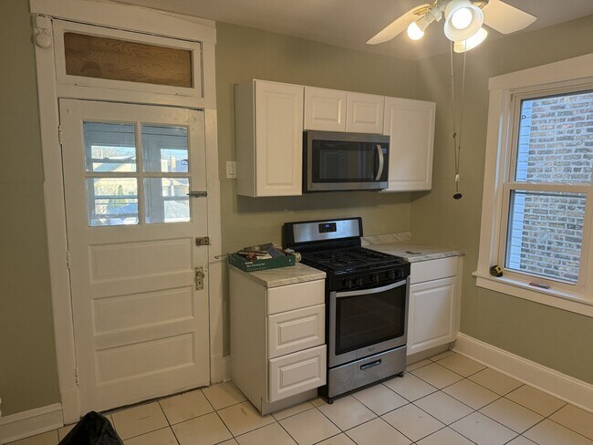 Foto del edificio - 4253 N Austin Ave