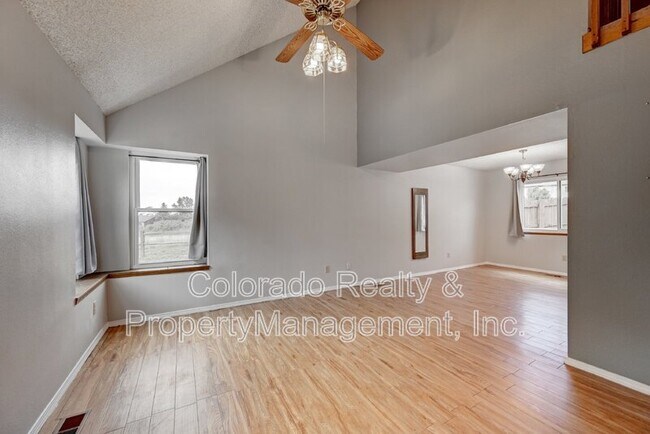Building Photo - 7048 White Buffalo Rd