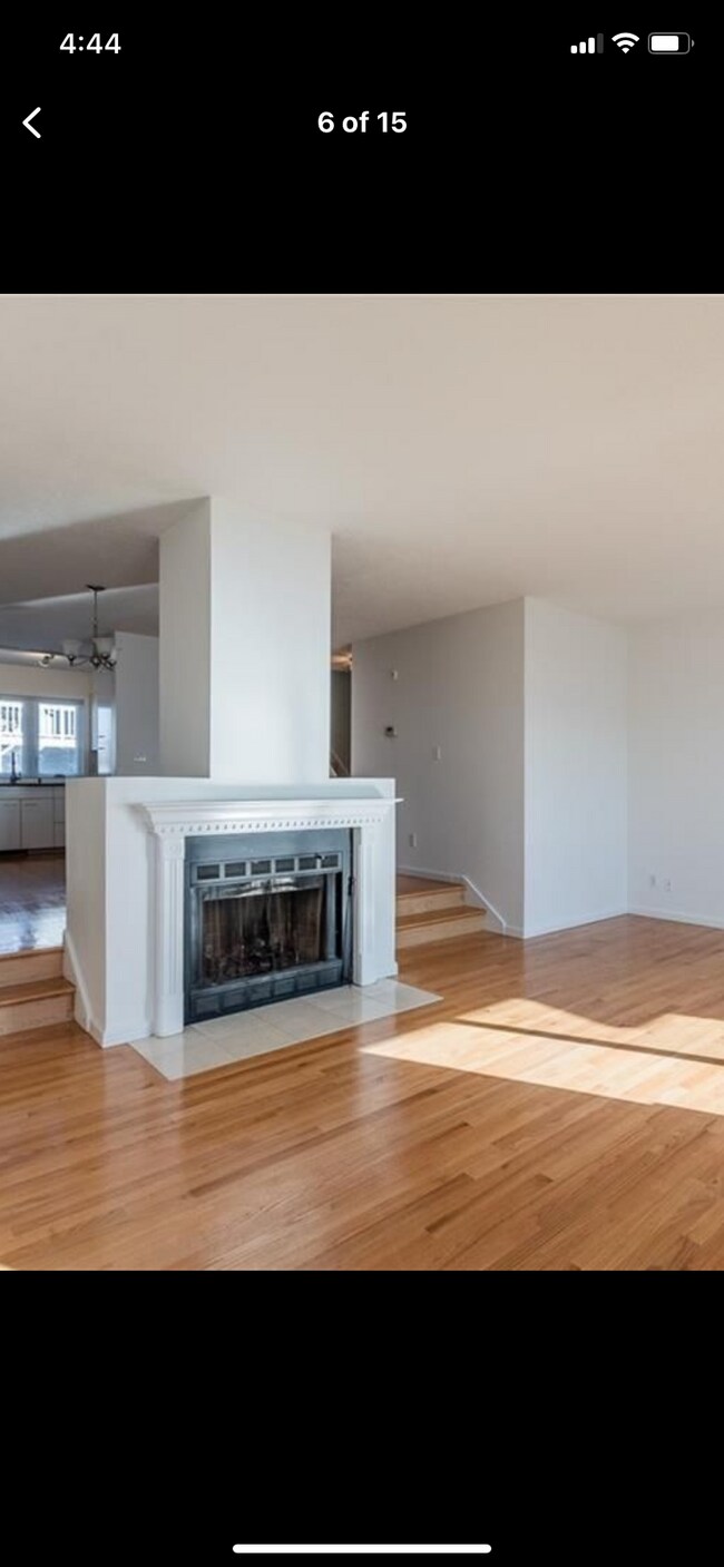 Building Photo - 72 Cosey Beach Ave