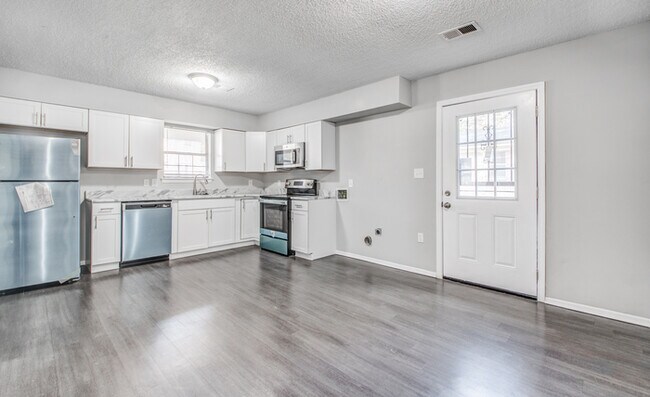 Building Photo - Renovated Home For Rent in Great Location!!!