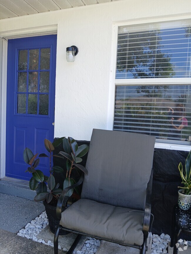 Roseland Gardens Apartments for Rent with Washer & Dryer Sebastian