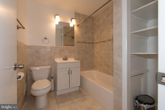 Building Photo - 11613 Greenlane Dr