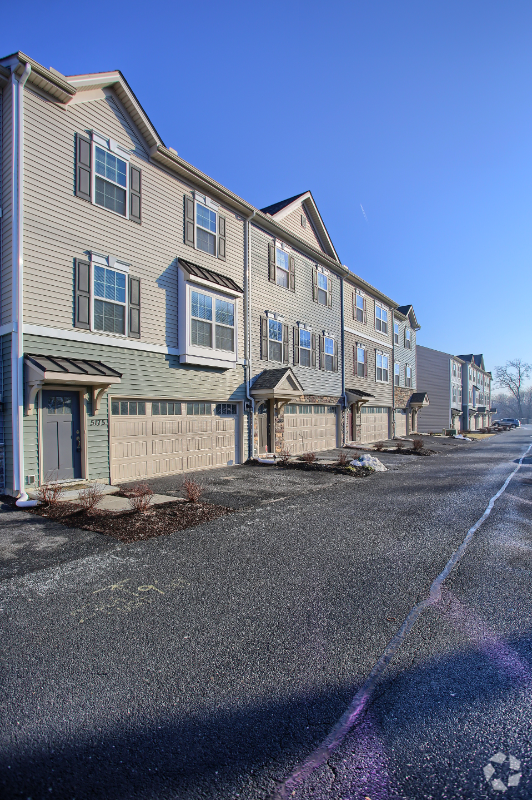 Building Photo - 5175 Winthrop Ave