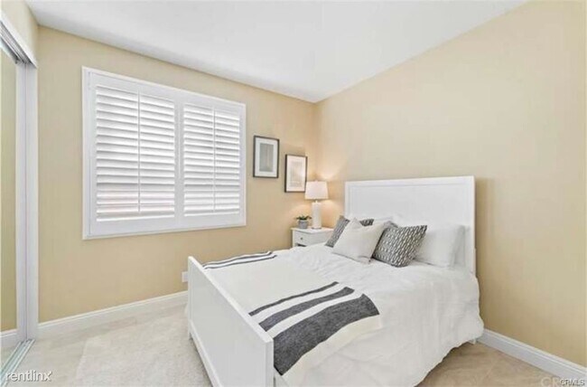 Building Photo - 4 br, 3 bath House - 62 La Perla